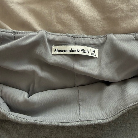 Abercrombie & Fitch Light Gray Mini Skirt - Picture 2 of 3